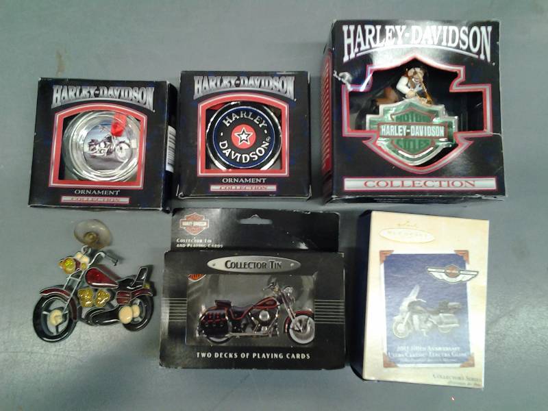 lot 40 image: Harley Davidson Ornaments, Tin Of Playing Cards