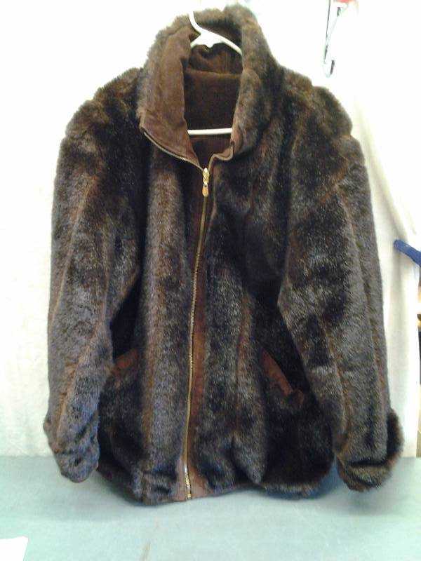 lot 50 image: Reversible Ladies Faux Fur Jacket By WINLET New York Size Large