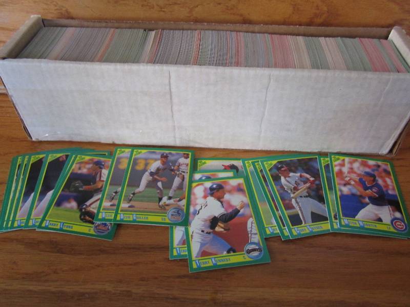 Box of 1990 score baseball cards...
