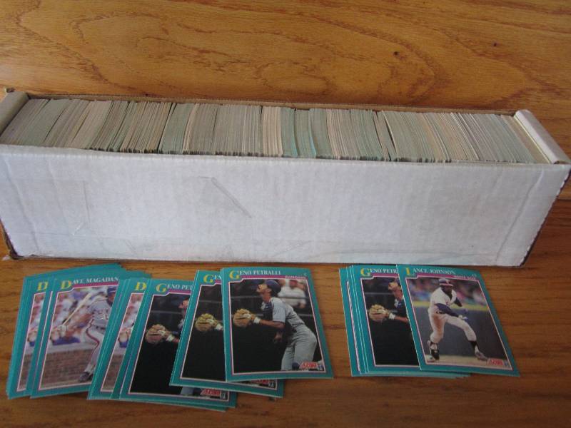 Box of 1991 score baseball cards...