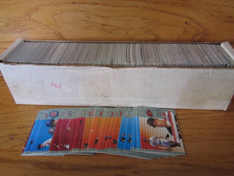 Box of 1992 fleer ultra baseball ca...