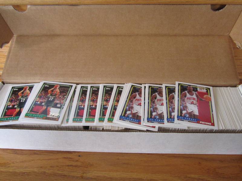 Box of 1992-93 topps basketball car...