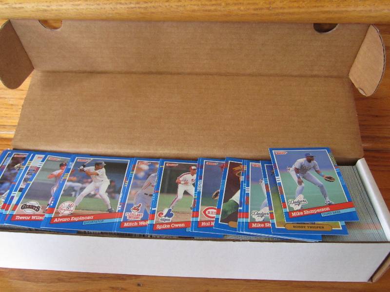 Box of 1991 donruss baseball cards...
