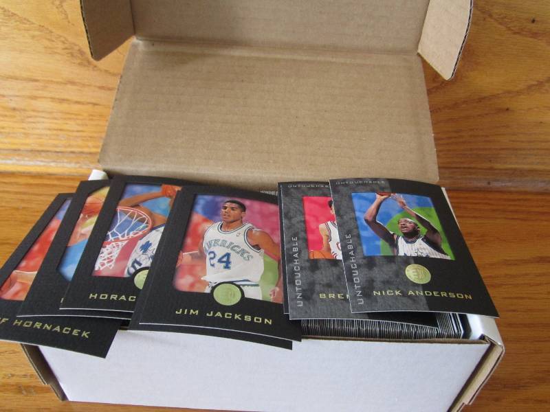 Box of 1995-96 fleer E-XL basketbal...