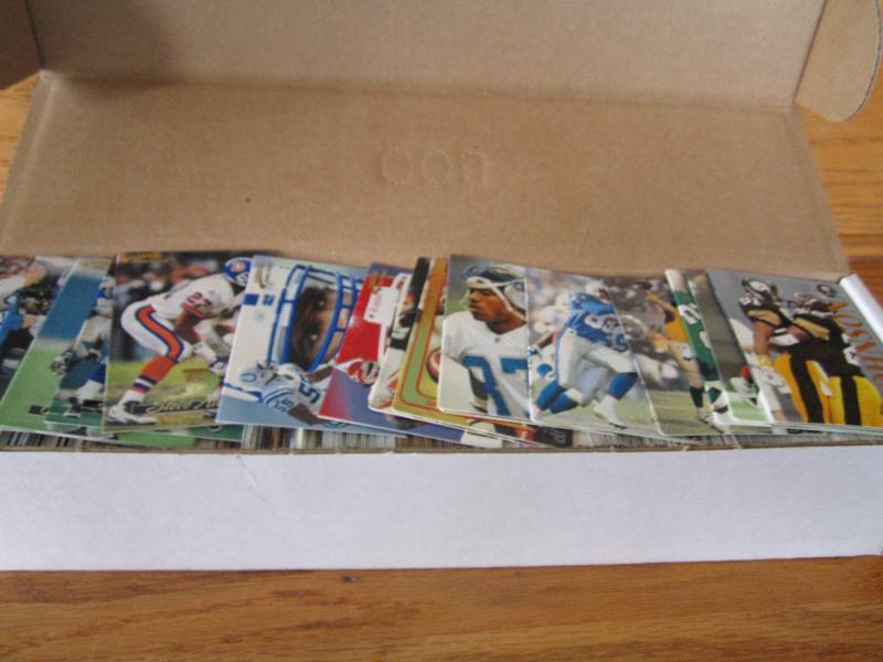 Box of mixed football cards...