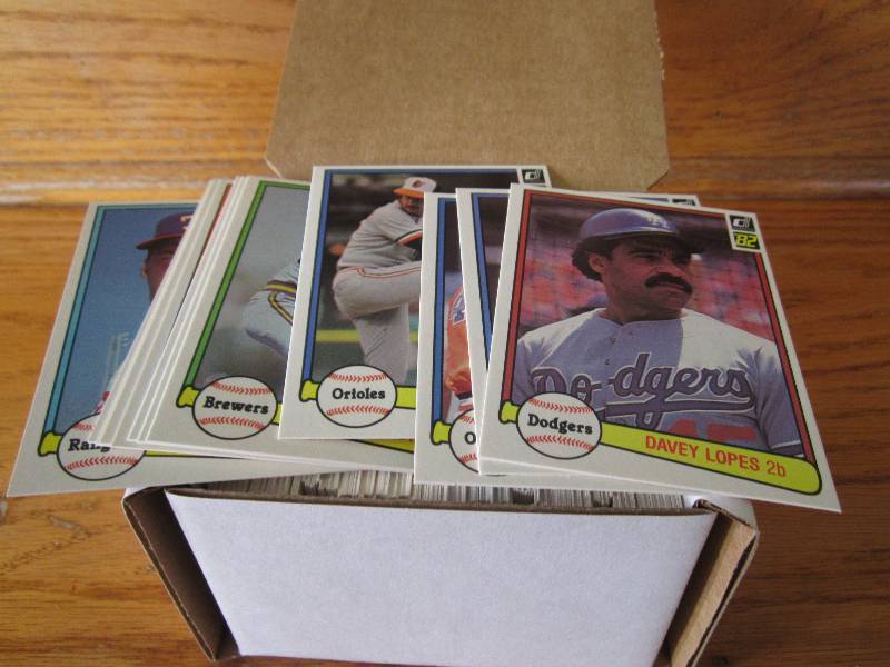 box of 1982 donruss baseball cards...