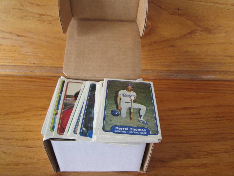 Box of 1982 fleer baseball cards...