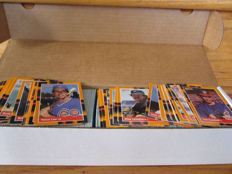 Box of 1988 donruss baseball cards...
