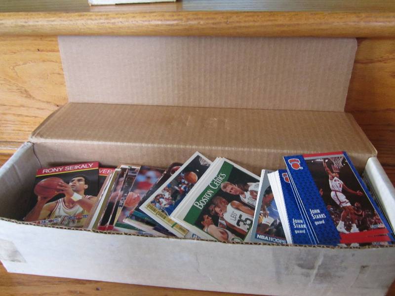 Box of mixed basketball cards...