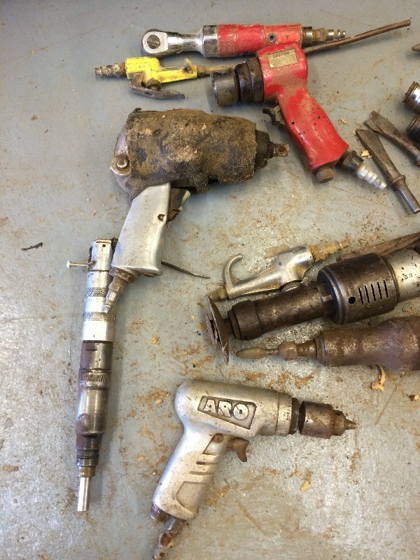 Assorted Air Tools    box lot