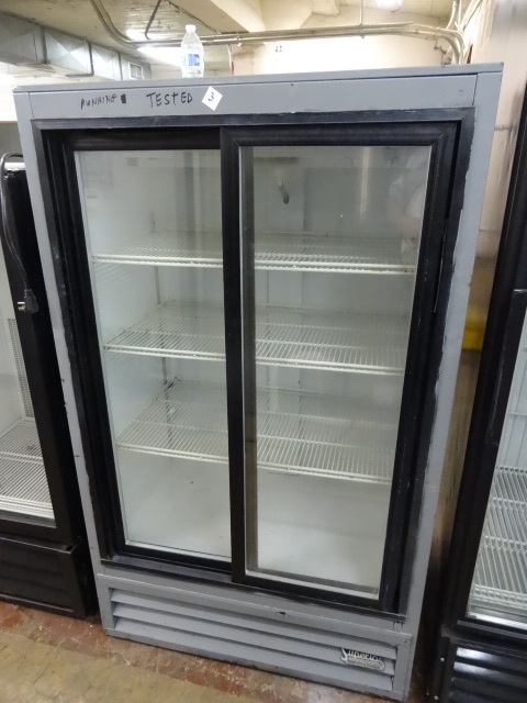 lot 3 image: Beverage Air Sliding Door Retail Fridge