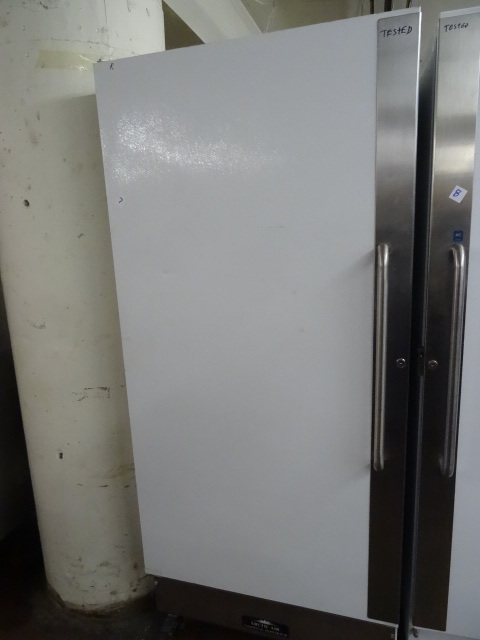 lot 7 image: Arctic Air Commercial Refrigerator