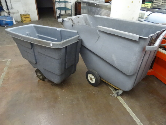 lot 27 image: 2 Plastic Garbage Carts