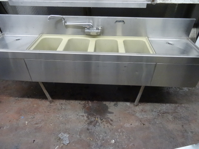 lot 32 image: 4 Basin Bar Sink With Side Drains