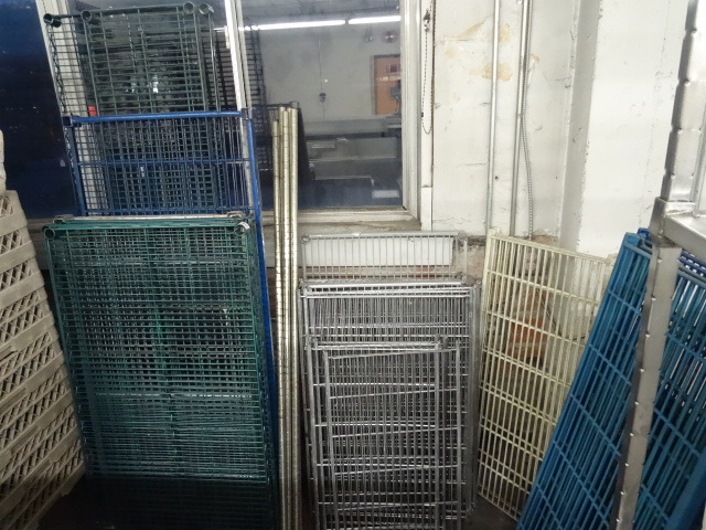 lot 40 image: Large Variety Of Wire Shelves