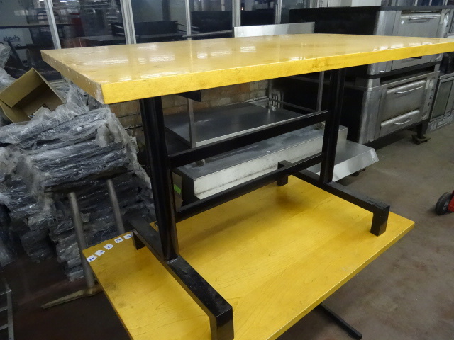 lot 46 image: Metal Framed Table Base 3 Piece