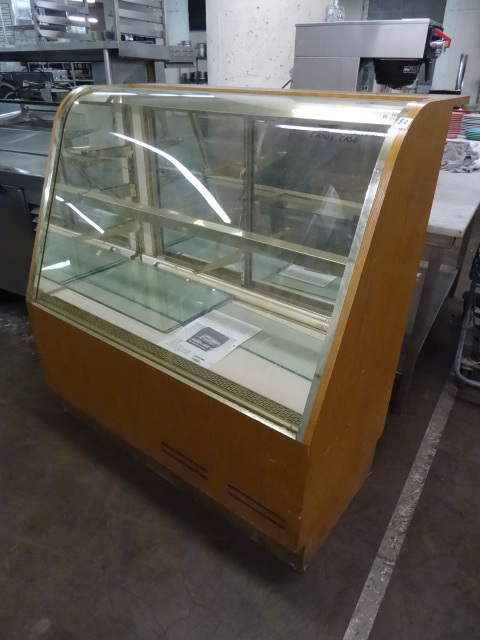 lot 80 image: Refrigerated Candy Bakery Case