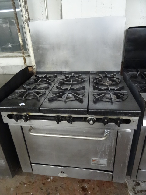 lot 95 image: Southbend Natural Gas Stove.