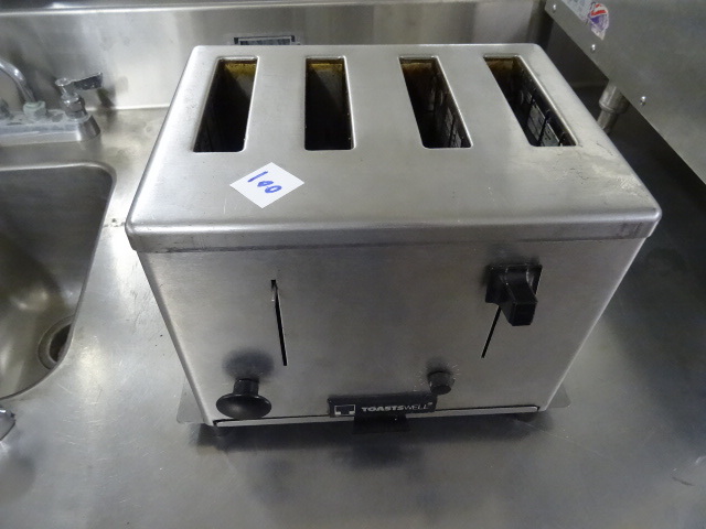 lot 100 image: Toastswell 4 Slice Toaster BTM4WS-M