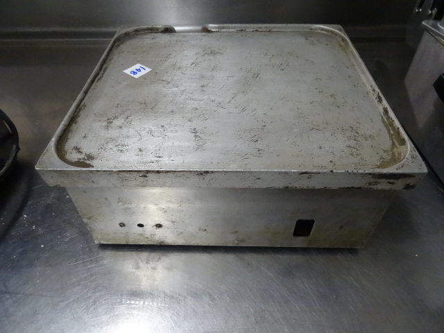 lot 108 image: Electric Table Top Griddle