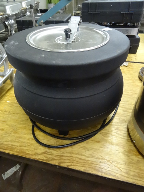 lot 123 image: Vollrath Model 1777 Soup Kettle
