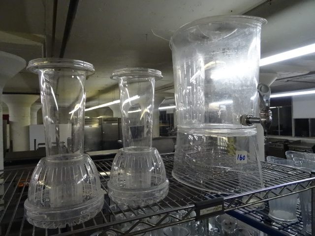 lot 160 image: Juice Dispenser and 2 Ice Inserts