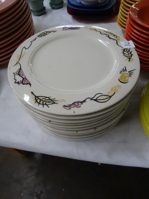 lot 171 image: 12 Decorative Plates Qty 12