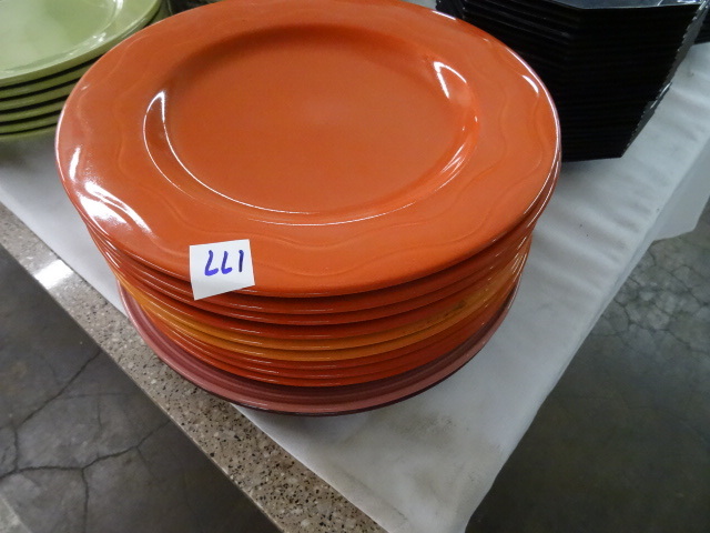 lot 177 image: Syracuse Dinner Plates Qty 11
