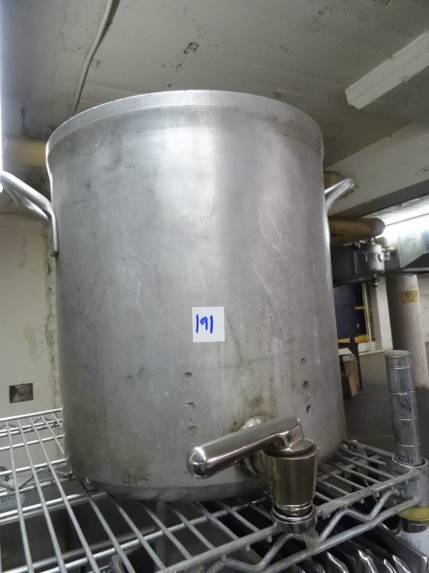 lot 191 image: Heavy Duty Pot with Dispenser