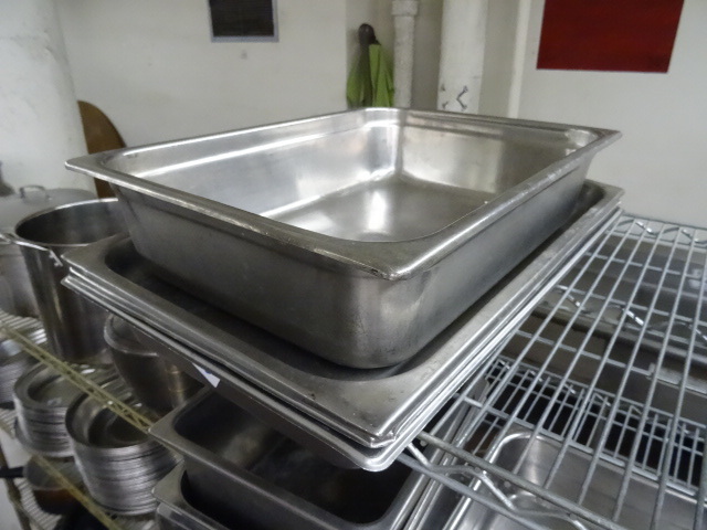 lot 193 image: 4 Different Full Sized Pans