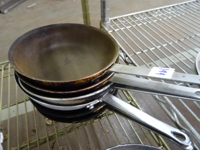 lot 199 image: 8 Sautee Pans