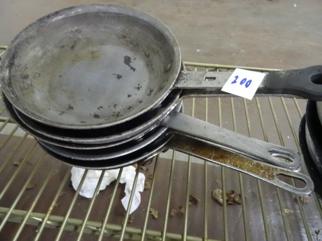 lot 200 image: 8 Sautee Pans