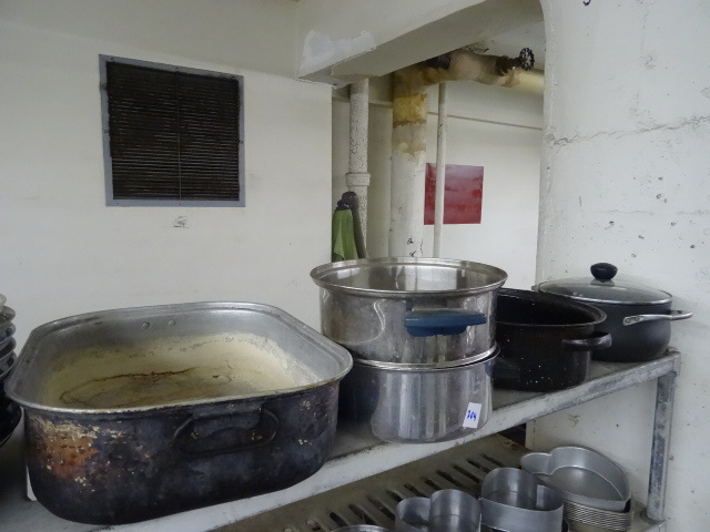 lot 204 image: Misc Cooking Pots
