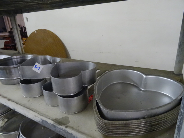 lot 205 image: Misc Baking Molds and Misc