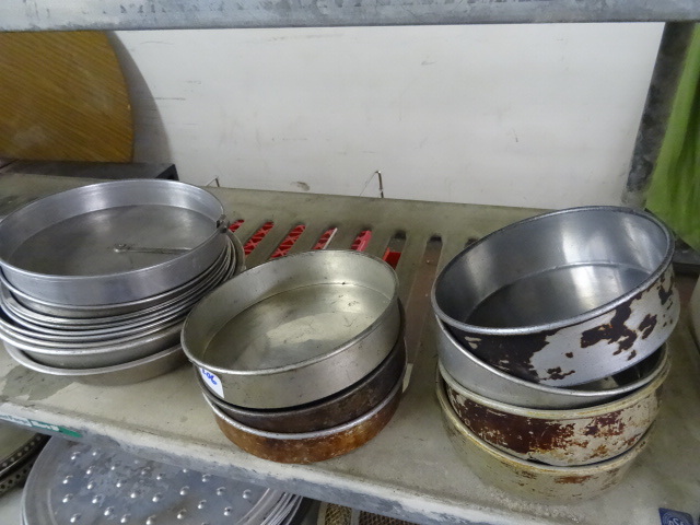 lot 206 image: Misc Baking Pans