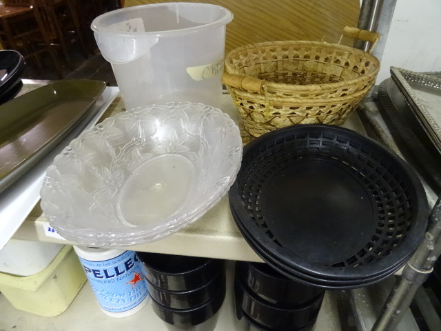 lot 220 image: Misc Plastic Trays and Containers
