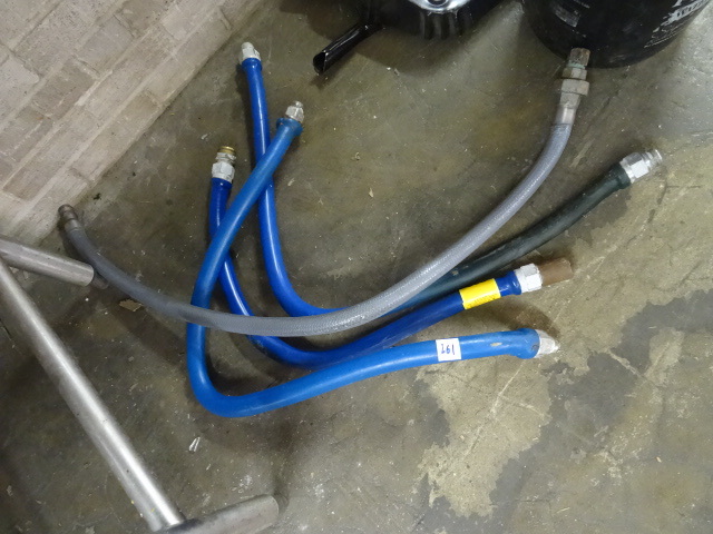 lot 261 image: 4 Flexible Gas Hoses