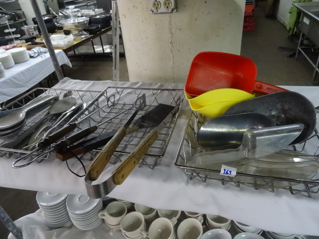lot 262 image: Misc Scoops and Serving Utensils