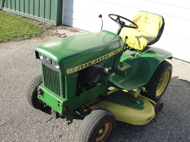 lot 2 image: John Deere 140 Collector Lawn Mower
