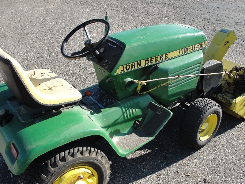 lot 4 image: John Deer 216 16 Hp lawnmower