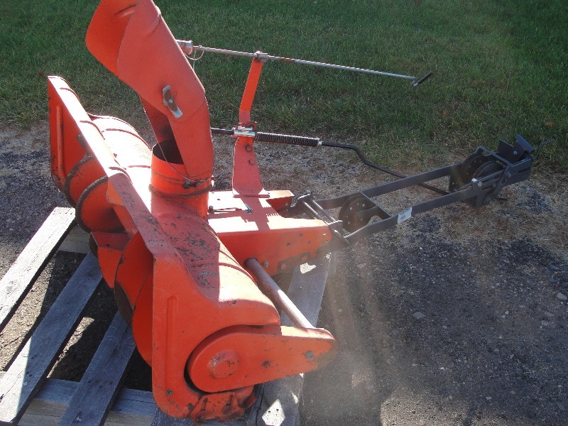 lot 8 image: Simplicity Snowblower