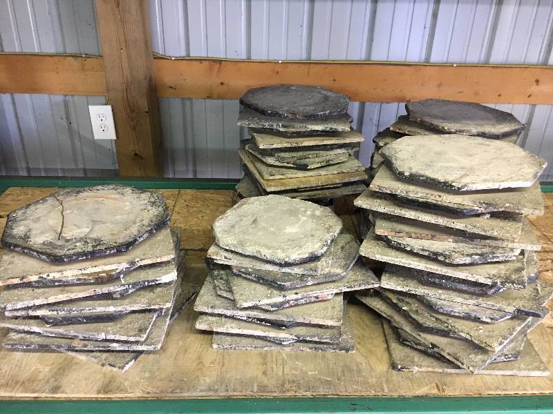 lot 10 image: Large Lot of Swivel Stands