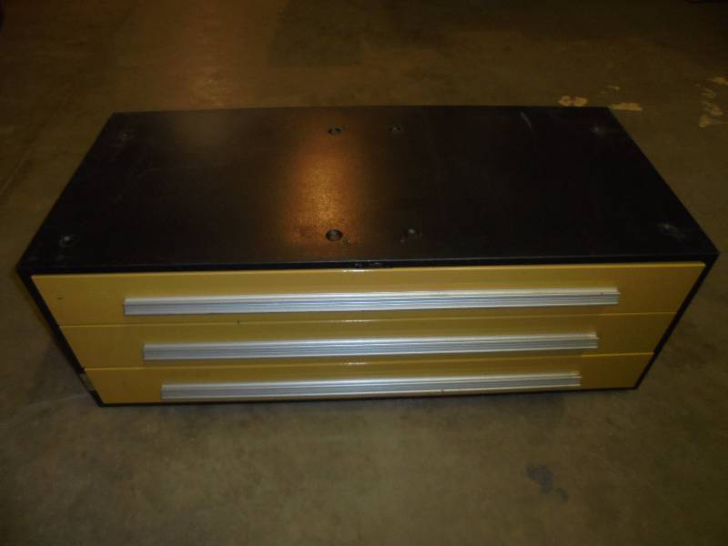 LUXOR Metal Cabinet, Drawers slide great, 14x39x17