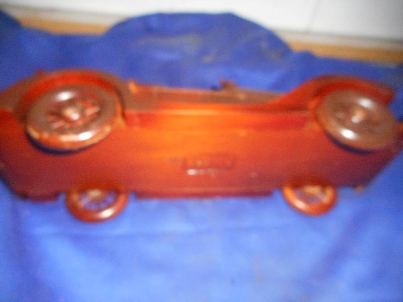 lot 4 image: 15 INCH LONG WOODEN CAR
