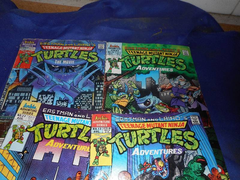lot 14 image: 1990 NINJA TURTLES COMICS