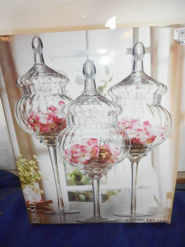 lot 46 image: APOTHECARY JARS