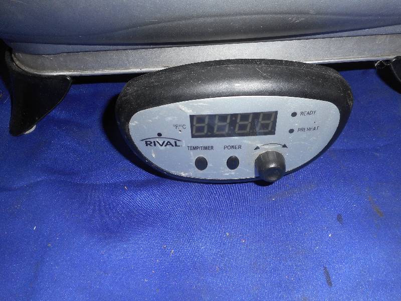 lot 47 image: RIVAL ELECTRIC FRY PAN