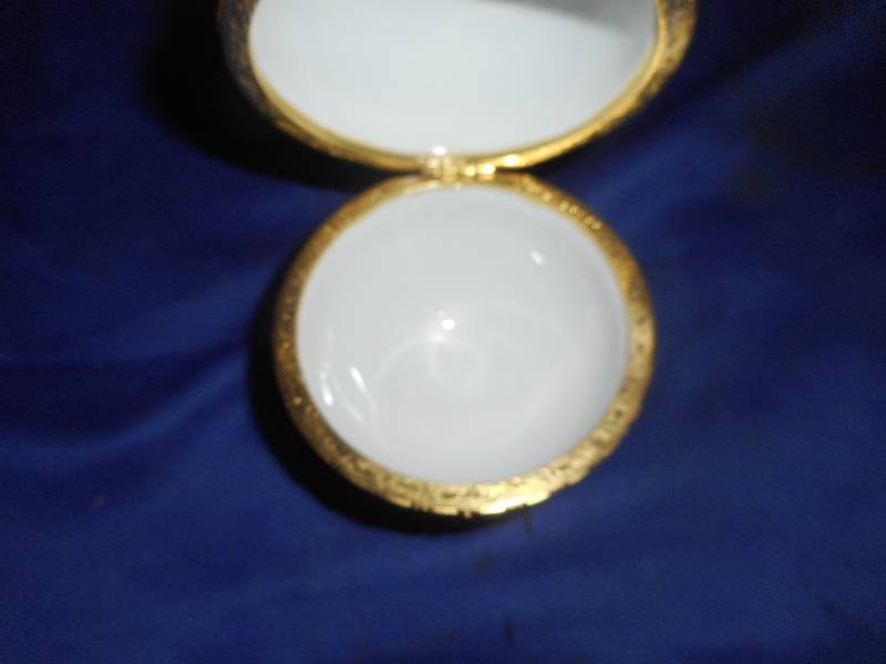 lot 59 image: victorial egg shaped trinket box