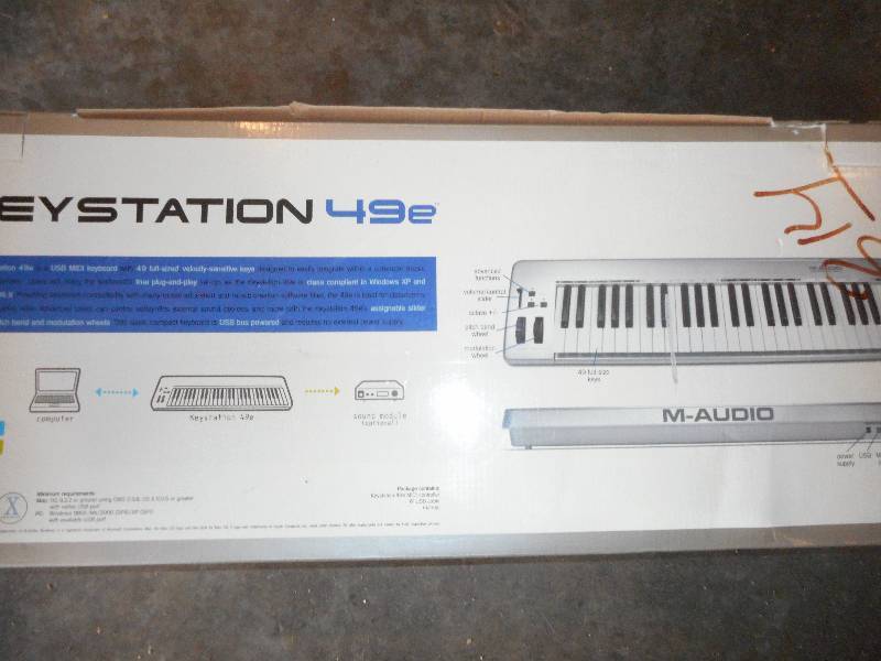 lot 90 image: PIANO KEY STATION
