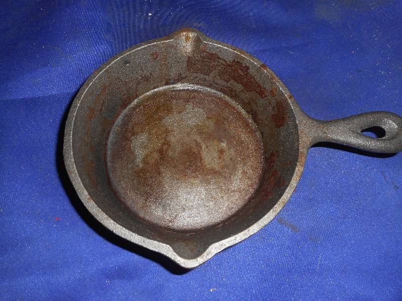 lot 104 image: SMALL CAST IRON FRYING PAN